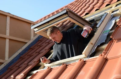 Pose de fenêtres de toit Velux au Brouilh-Monbert